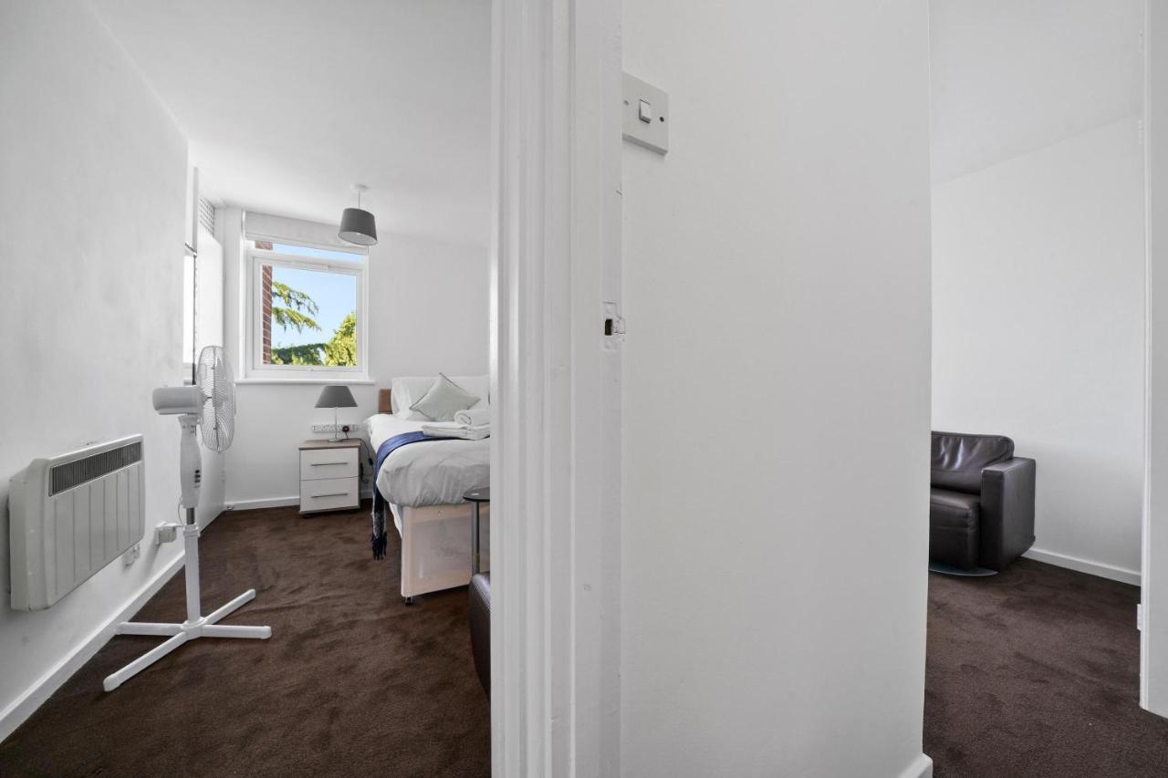 Gatewick Duplex Serviced With 3 Bedrooms, Up To 5 Beds Apartamento *