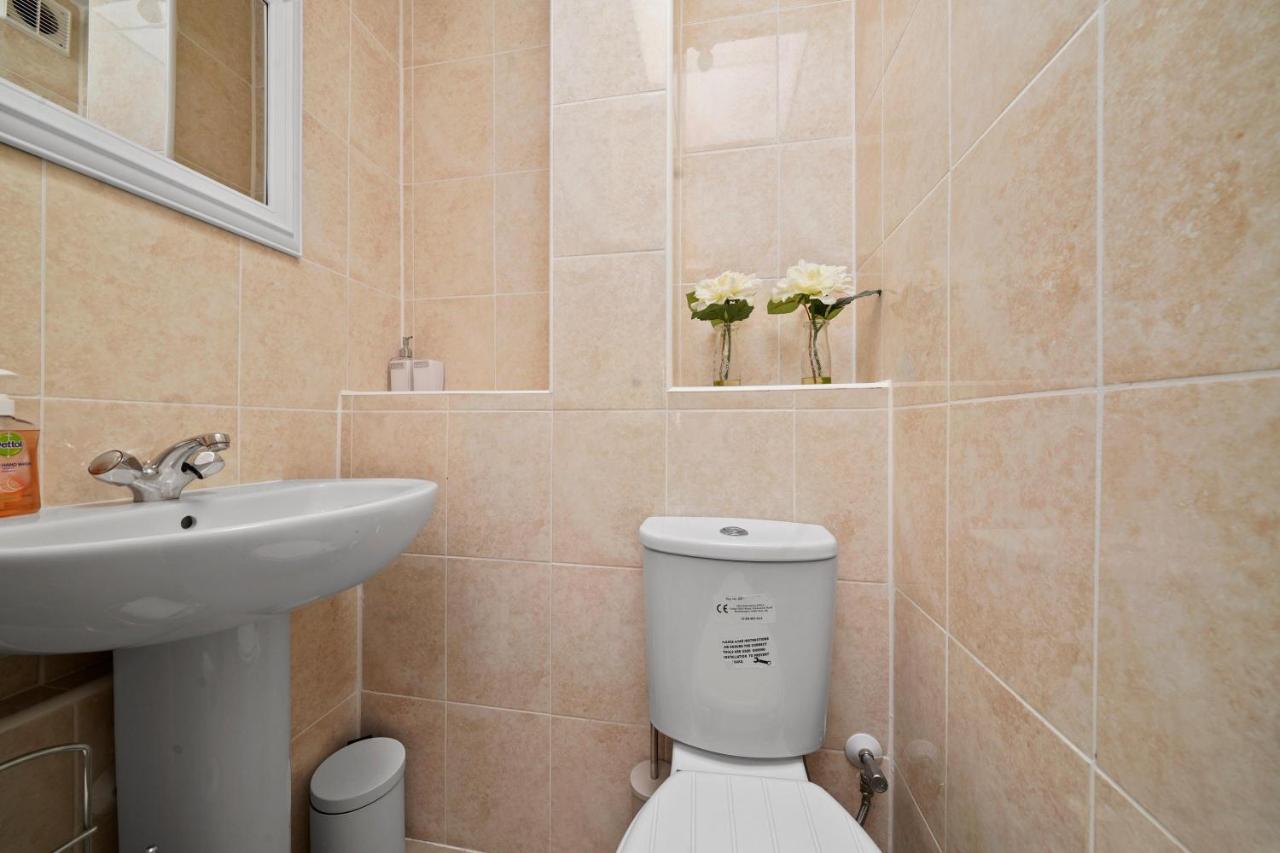 Apartamento Gatewick Duplex Serviced With 3 Bedrooms, Up To 5 Beds