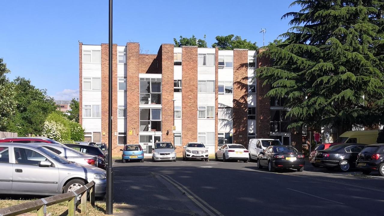 Gatewick Duplex Serviced With 3 Bedrooms, Up To 5 Beds *