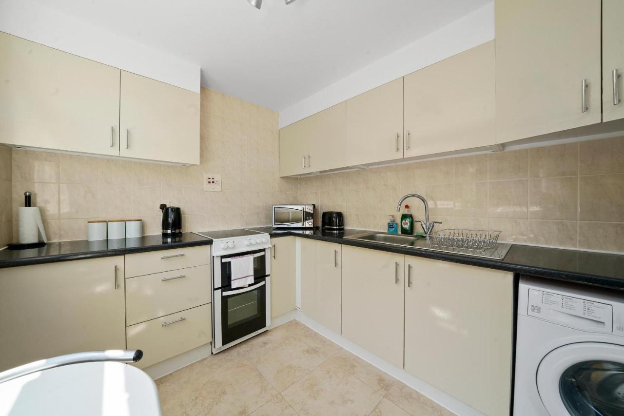 Gatewick Duplex Serviced With 3 Bedrooms, Up To 5 Beds *