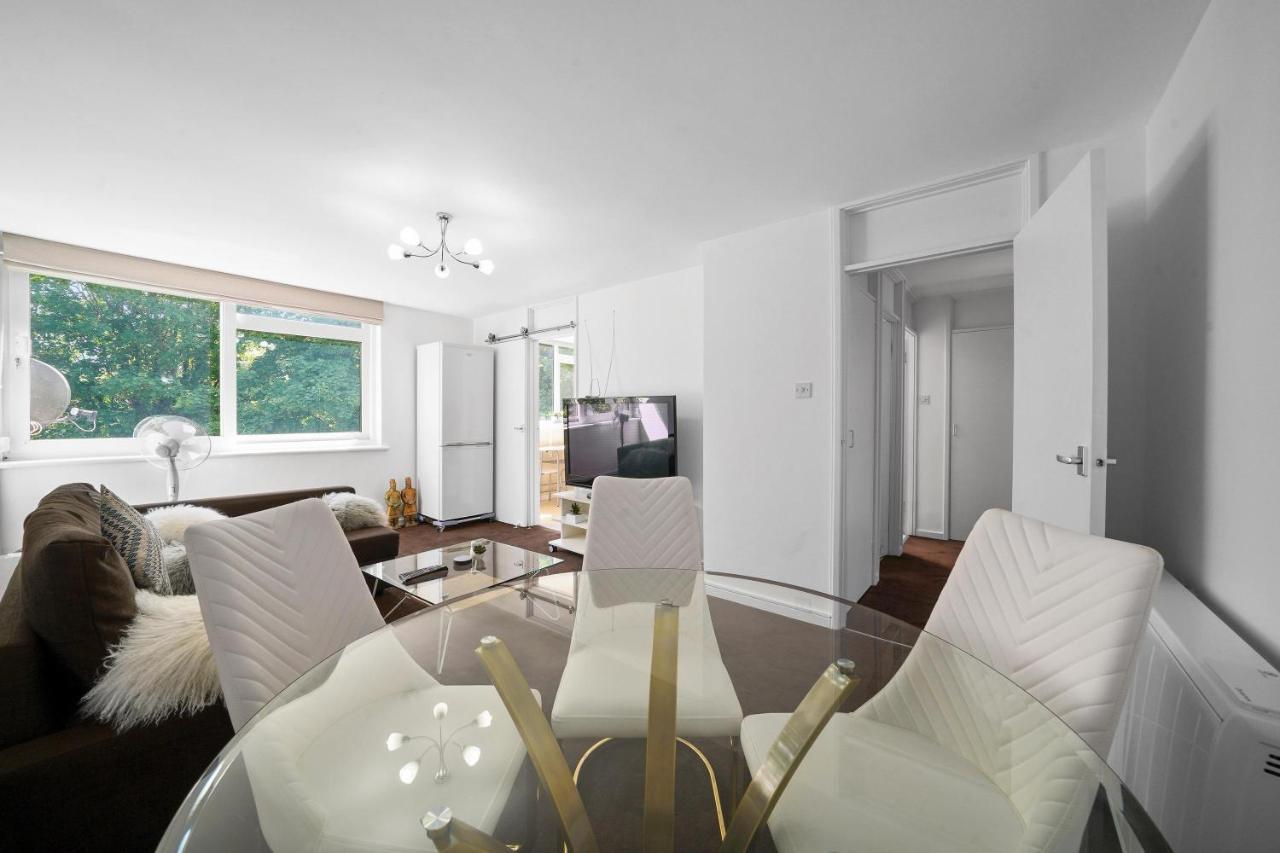 Gatewick Duplex Serviced With 3 Bedrooms, Up To 5 Beds Apartamento Slough