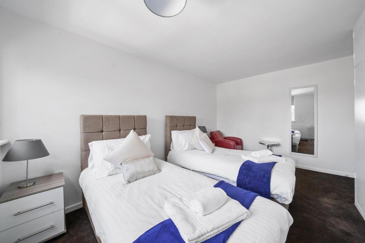 Gatewick Duplex Serviced With 3 Bedrooms, Up To 5 Beds *