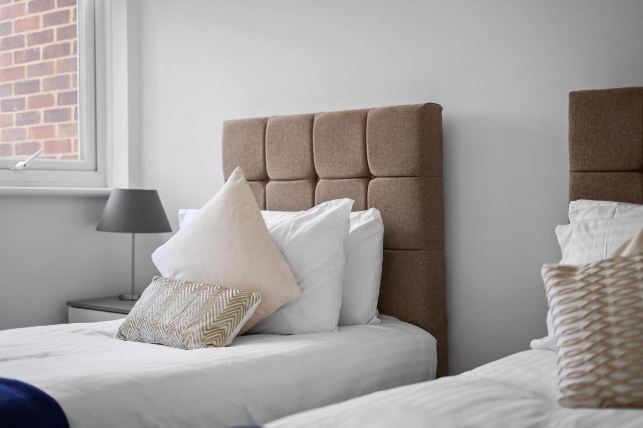 Gatewick Duplex Serviced With 3 Bedrooms, Up To 5 Beds Apartamento *
