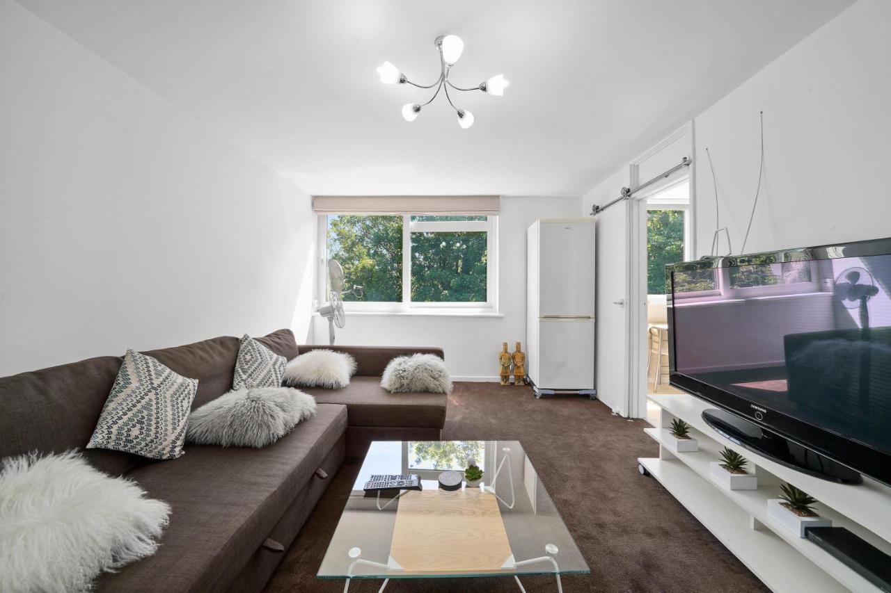 Apartamento Gatewick Duplex Serviced With 3 Bedrooms, Up To 5 Beds Slough