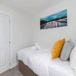 Greenfield\'S Oxlade Home - Modern 3 Bed Room House, Langley, Slough