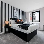 Monochrome Vibes 2Br Relaxing Moments