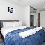 Seven Stays Residences Slough - Luxury Apartments