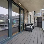 Very Modern 17Min London Paddington, 8Min Legoland