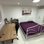 Separate One Bedroom Large Apartment In Slough