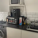 Slough - Sleeps 3 - Petfriendly - Riverside - Bay