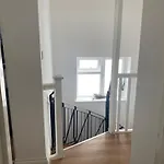 Slough - Sleeps 3 - Petfriendly - Riverside - Bay