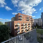 Spacious Modern Flat By Slough Station