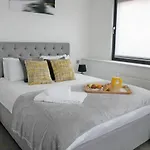 Brickfield Court Serviced Apartment By Ferndale