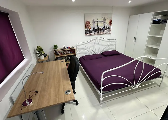 Separate One Bedroom Large Apartment In Slough