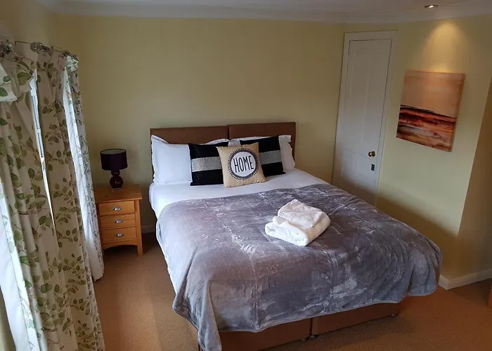 Slough Centre Townhouse With Driveway Parking For Up To Two Cars