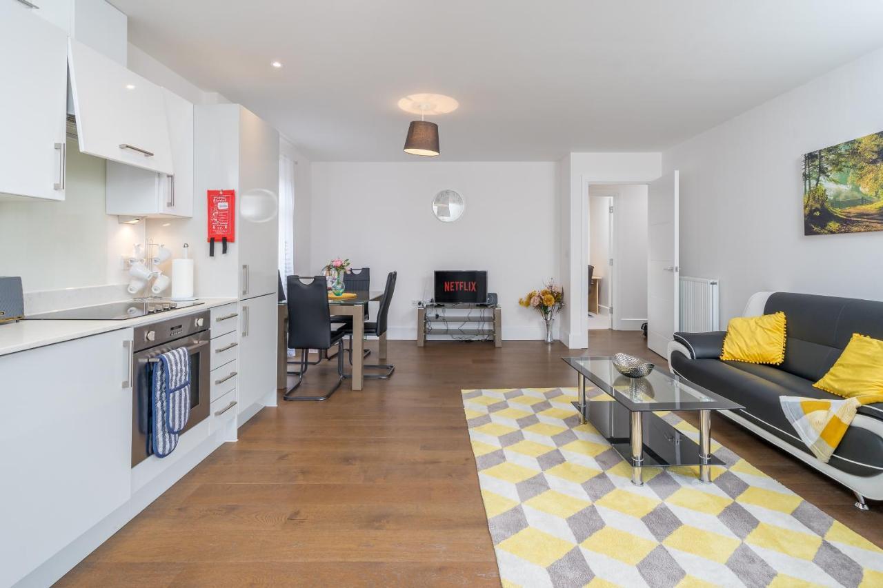 **new** Divine High Street 2 Bed Slough