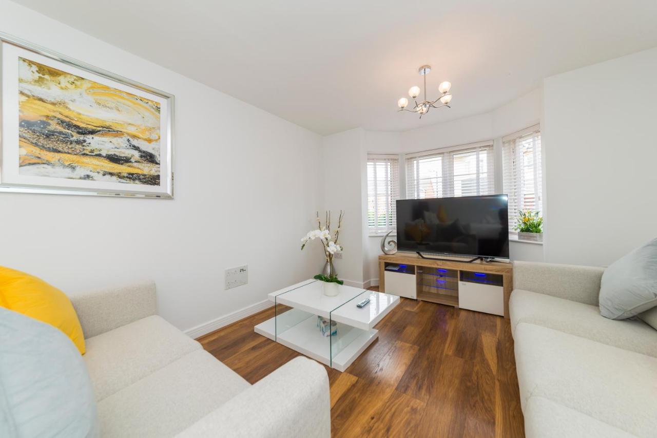 Casa de férias Greenfield's Oxlade - Modern 3 Bed House, Langley,