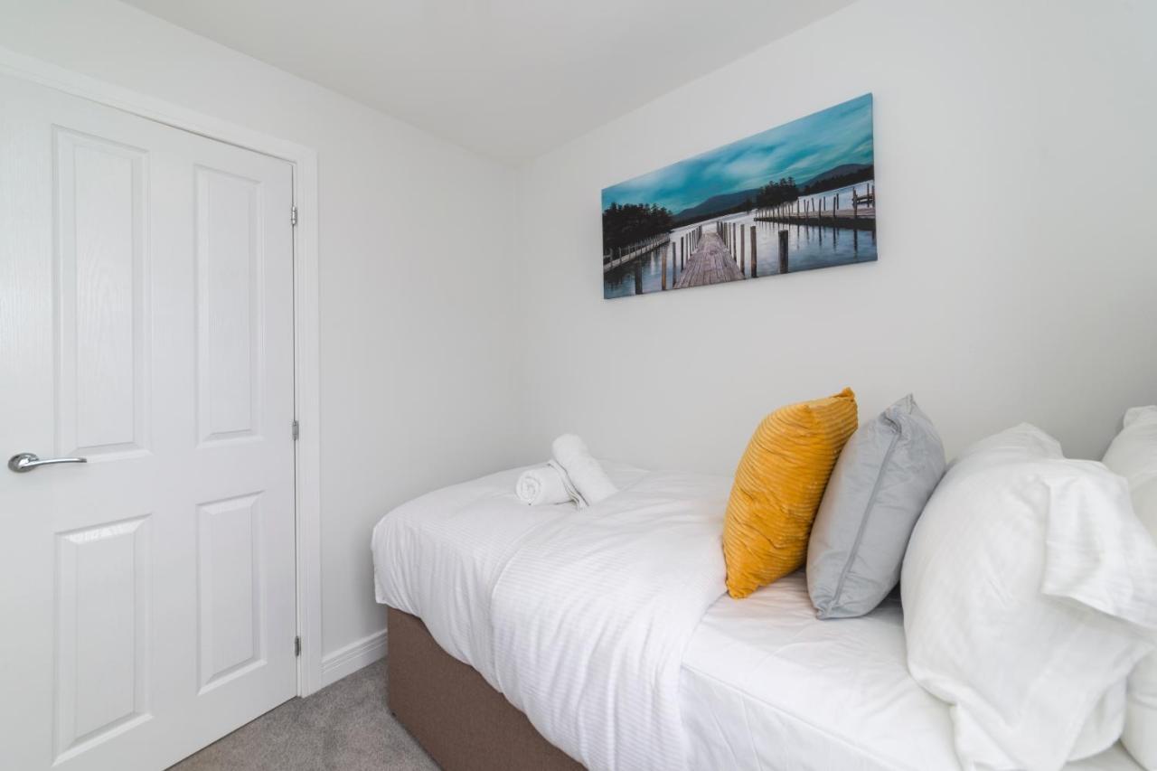 Casa de férias Greenfield's Oxlade - Modern 3 Bed House, Langley, Slough