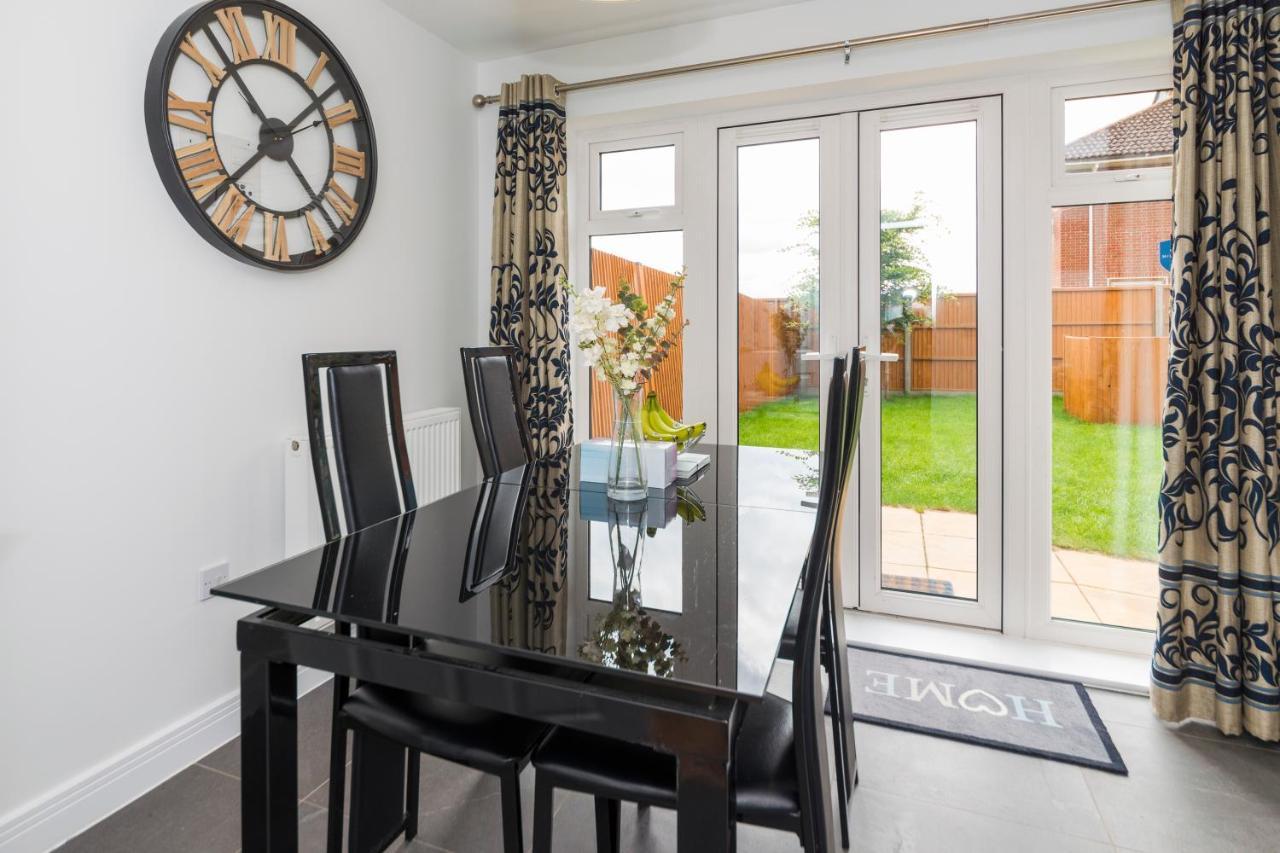 Casa de férias Greenfield's Oxlade - Modern 3 Bed House, Langley, Slough
