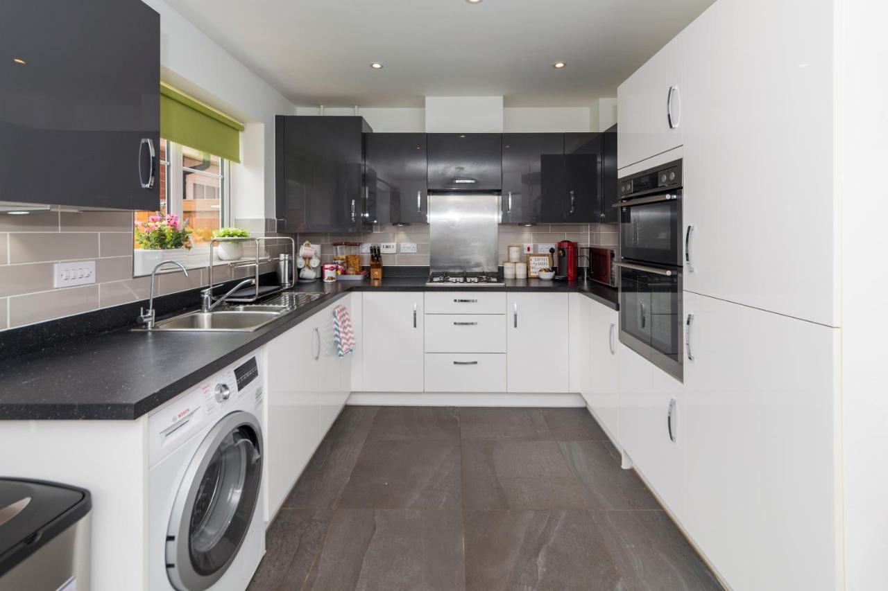 Greenfield's Oxlade - Modern 3 Bed House, Langley, Casa de férias *