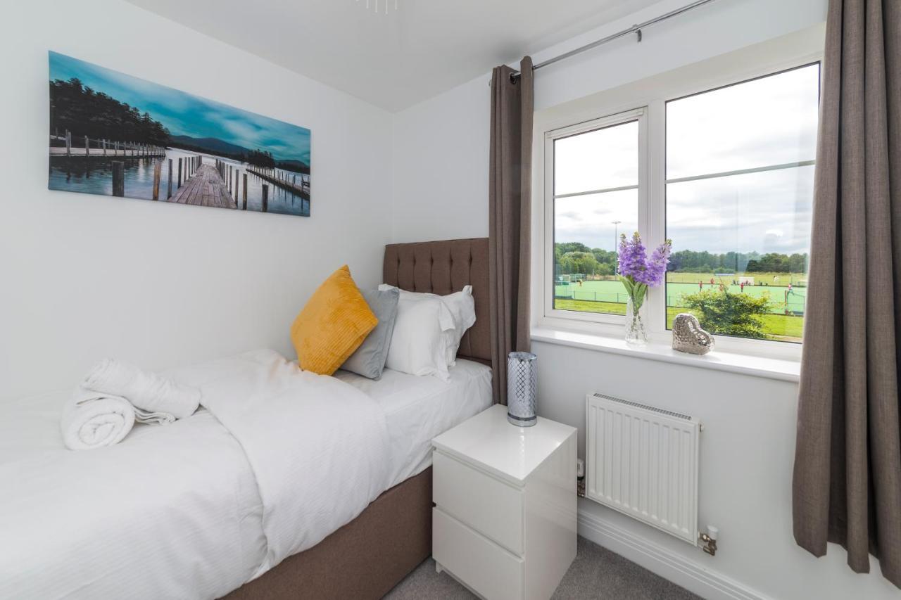Casa de férias Greenfield's Oxlade - Modern 3 Bed House, Langley,