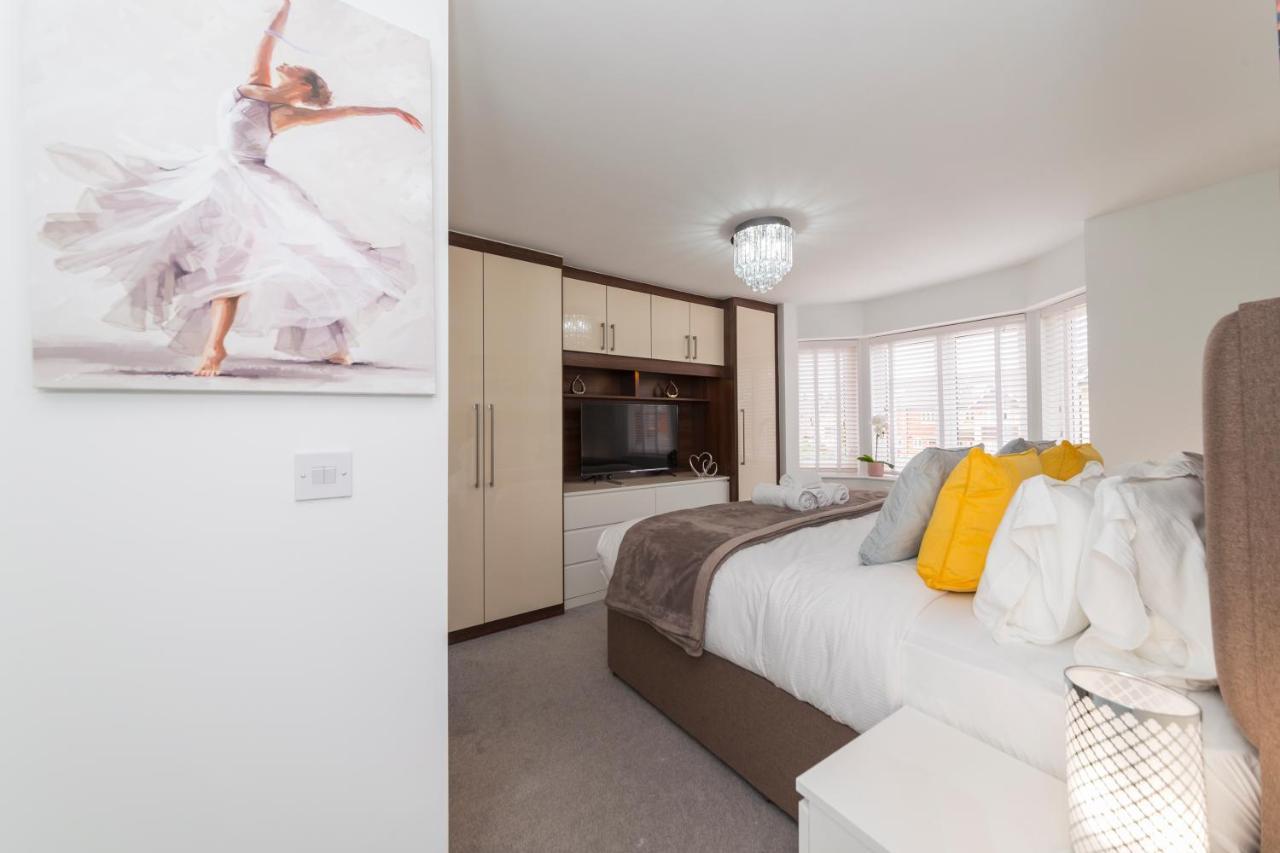 Greenfield's Oxlade - Modern 3 Bed House, Langley, Casa de férias *