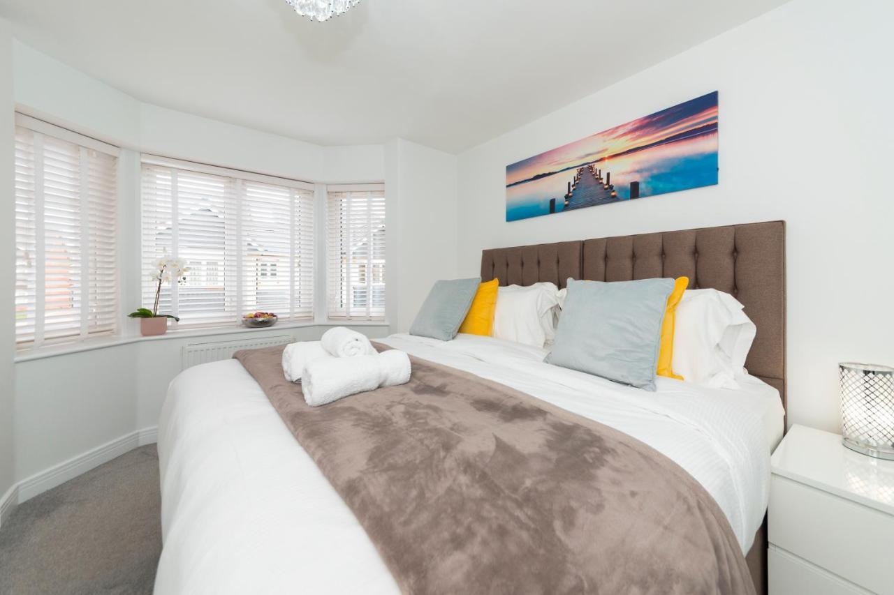 Casa de férias Greenfield's Oxlade - Modern 3 Bed House, Langley, *