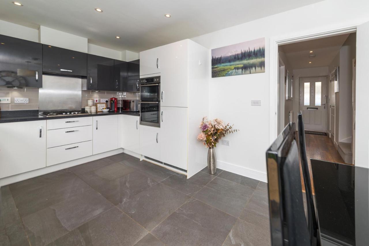 Greenfield's Oxlade - Modern 3 Bed House, Langley, Casa de férias