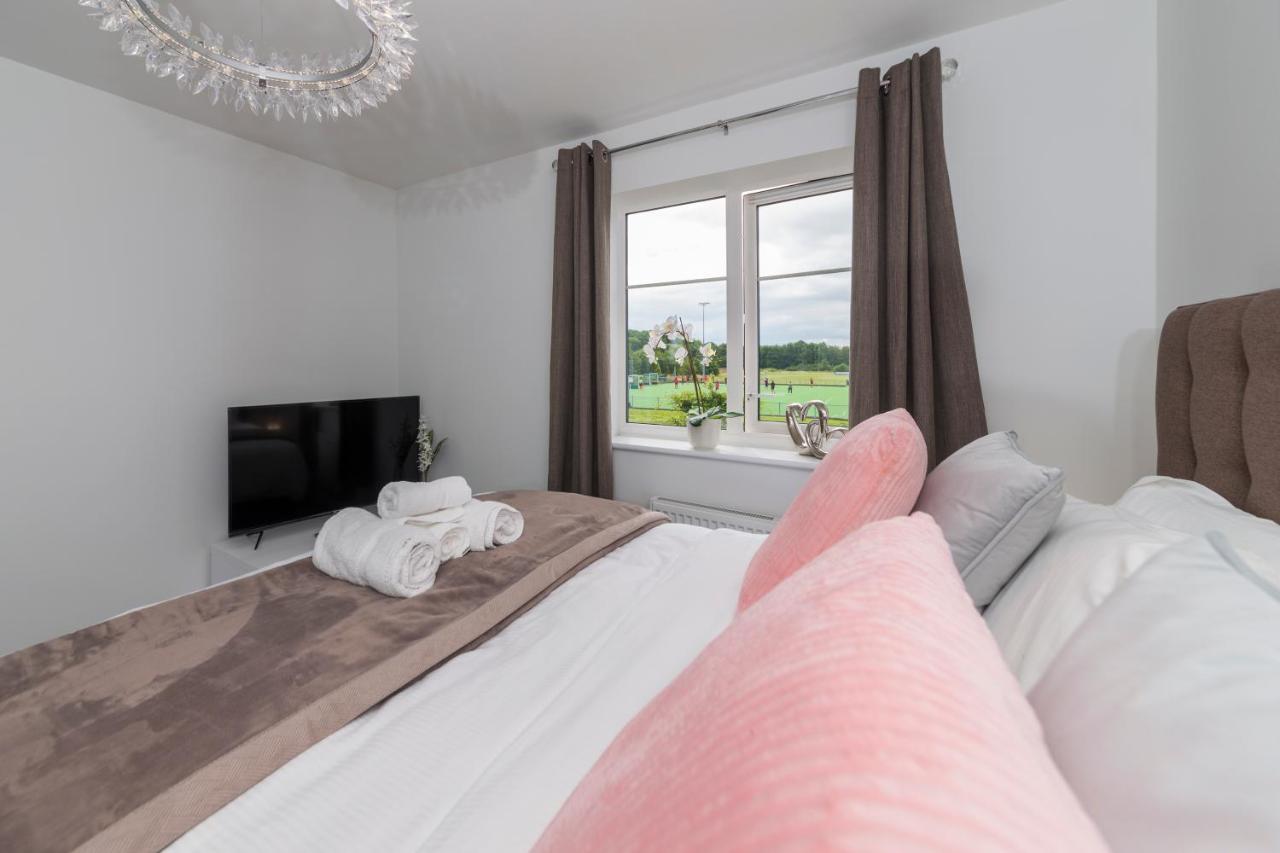 Greenfield's Oxlade - Modern 3 Bed House, Langley, Casa de férias
