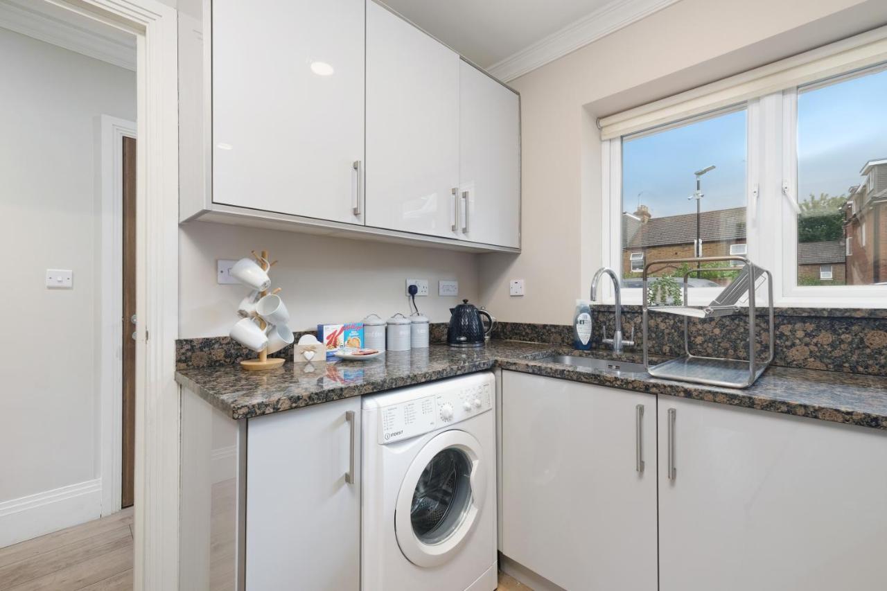 Town Center 4 Bedroom 4 Bathroom Hse With Parking By 360stays
