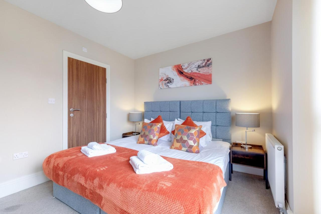 Town Center 4 Bedroom 4 Bathroom Hse With Parking By 360stays *