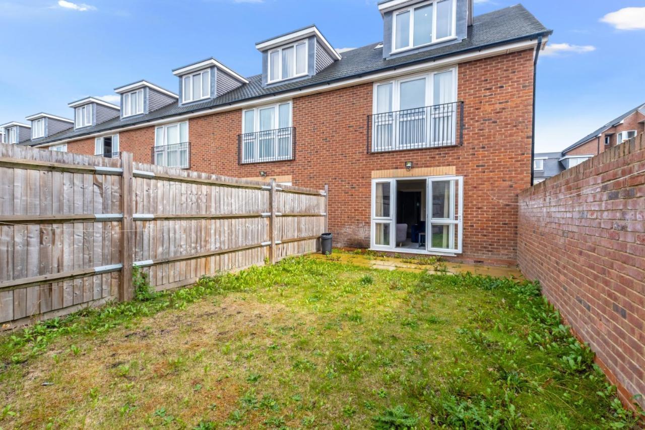 Town Center 4 Bedroom 4 Bathroom Hse With Parking By 360stays * Slough
