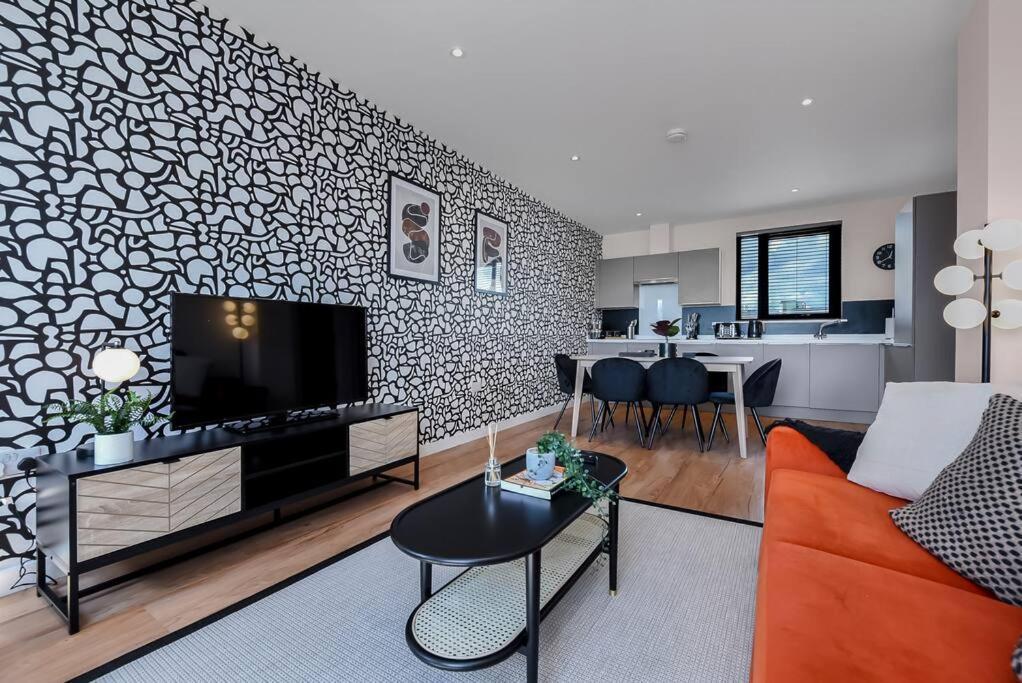Monochrome Vibes 2br Relaxing Moments Apartamento Slough