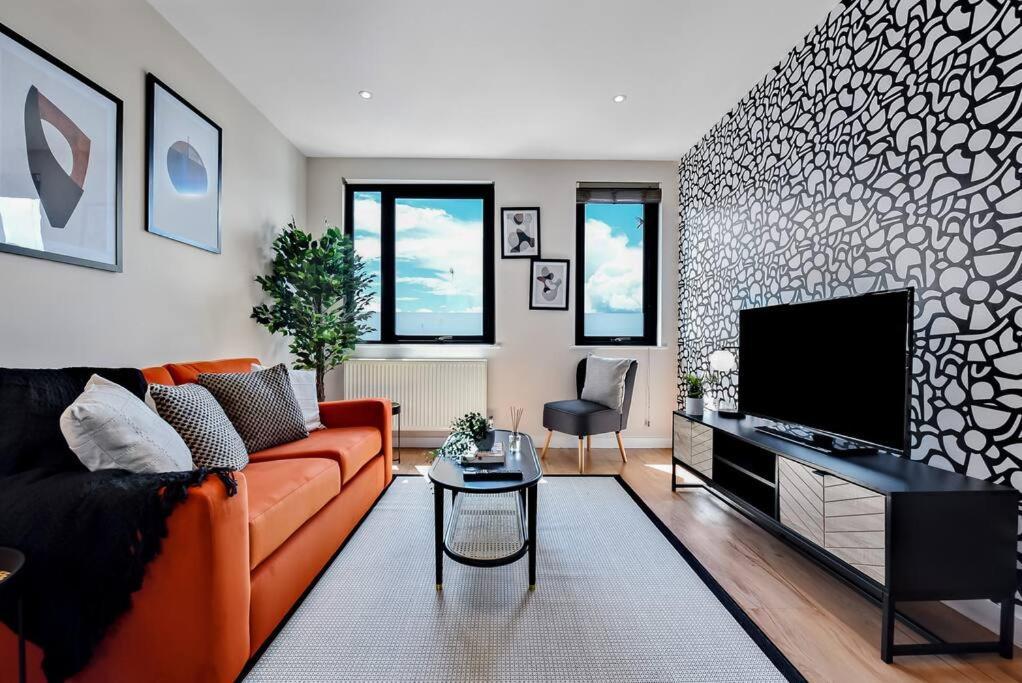 Monochrome Vibes 2br Relaxing Moments * Slough