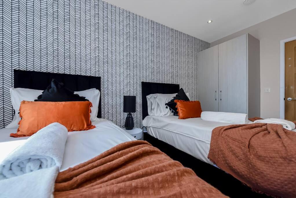 Monochrome Vibes 2br Relaxing Moments * Slough