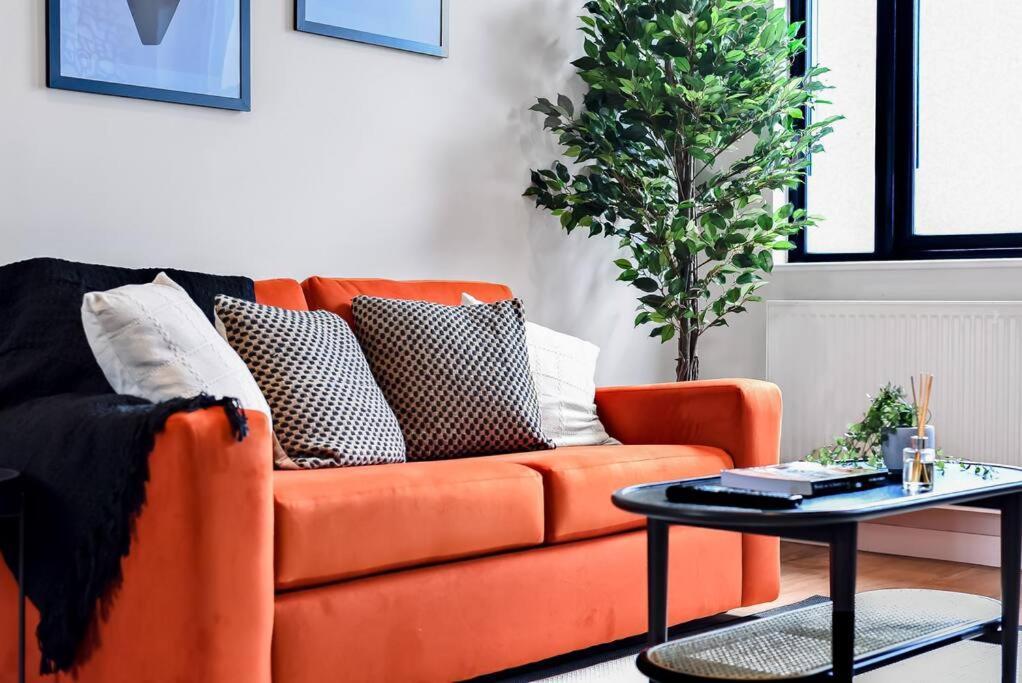 Apartamento Monochrome Vibes 2br Relaxing Moments Slough