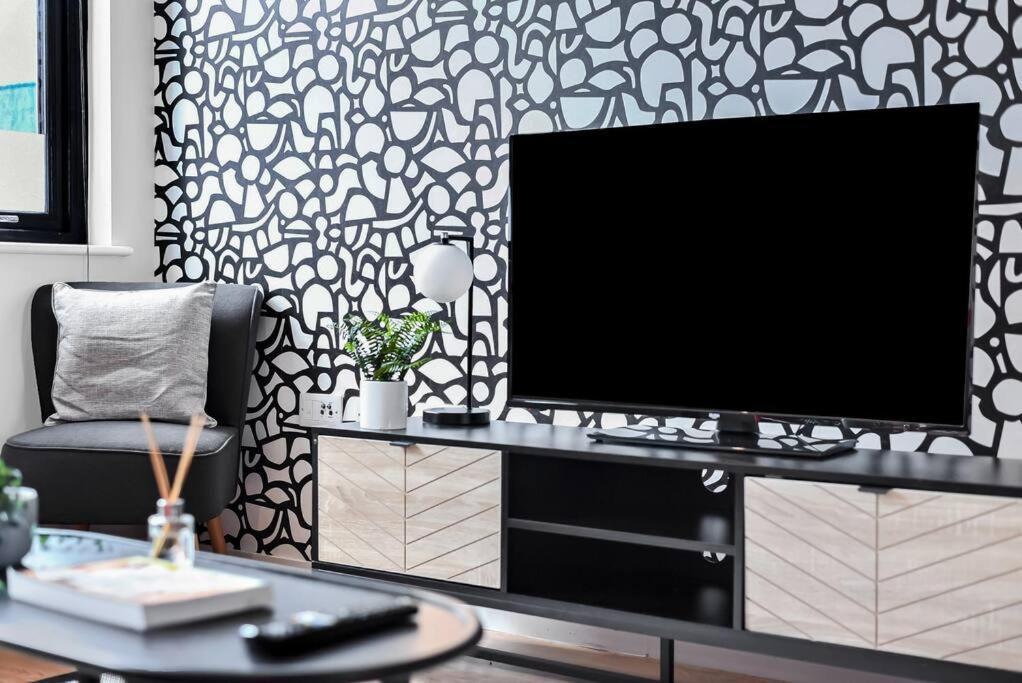 Monochrome Vibes 2br Relaxing Moments Apartamento