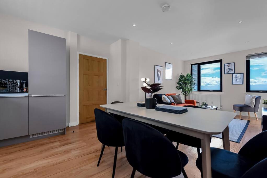 Apartamento Monochrome Vibes 2br Relaxing Moments