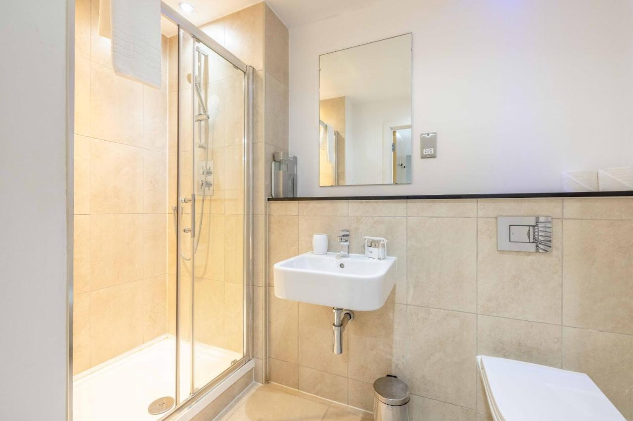 Apartamento 2 Bed At Station & Parking - London In 20 Mins Slough