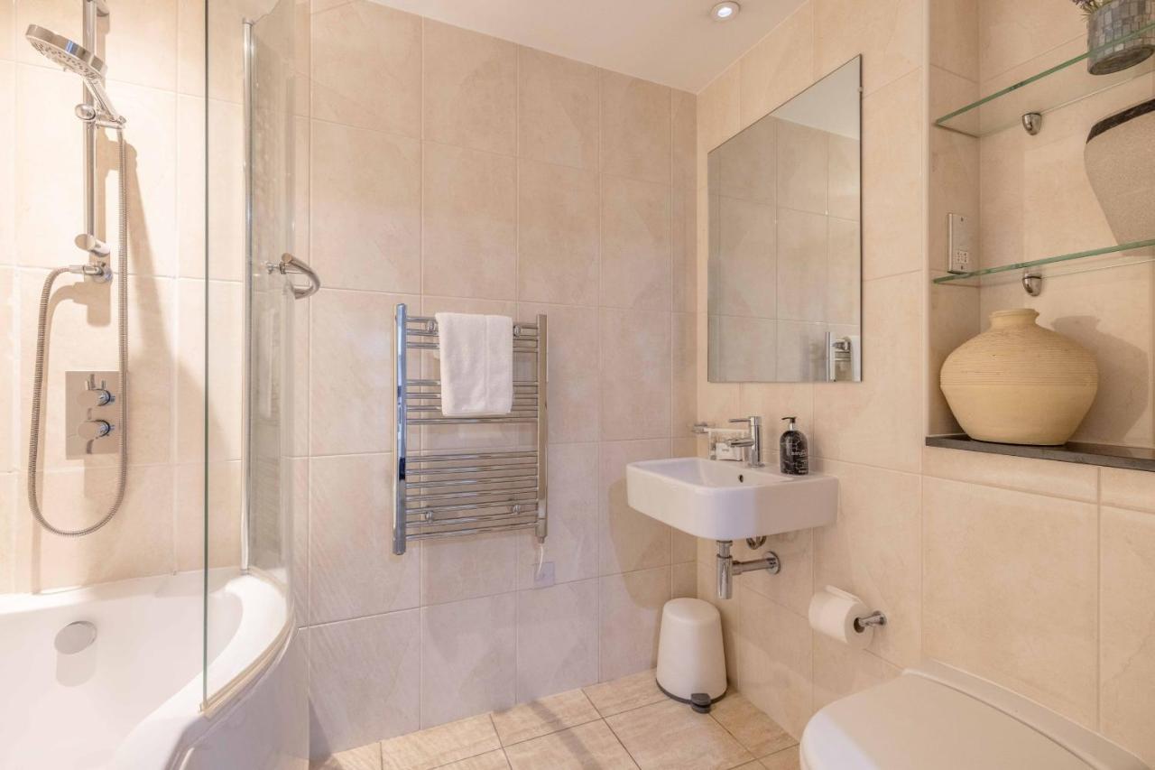 2 Bed At Station & Parking - London In 20 Mins Apartamento *