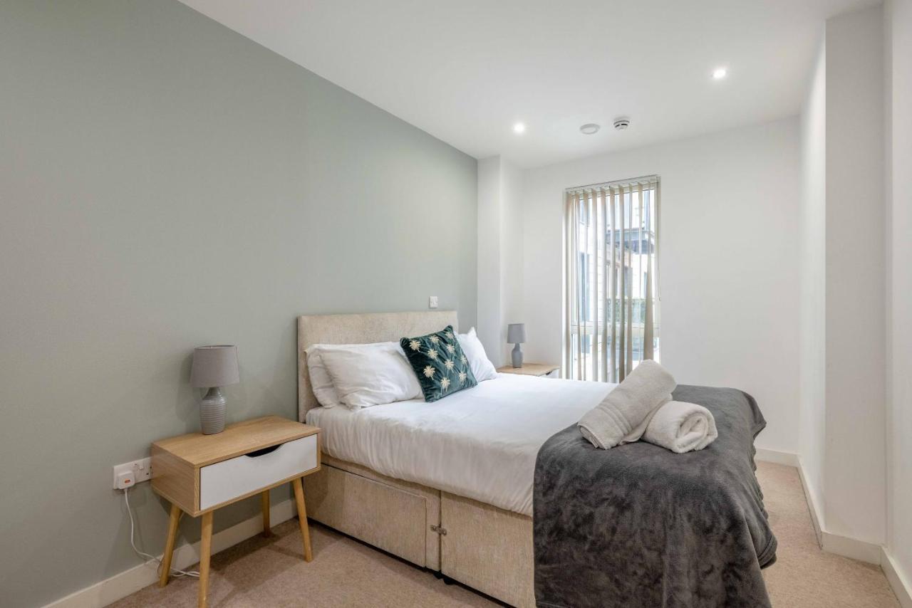 2 Bed At Station & Parking - London In 20 Mins Apartamento Slough
