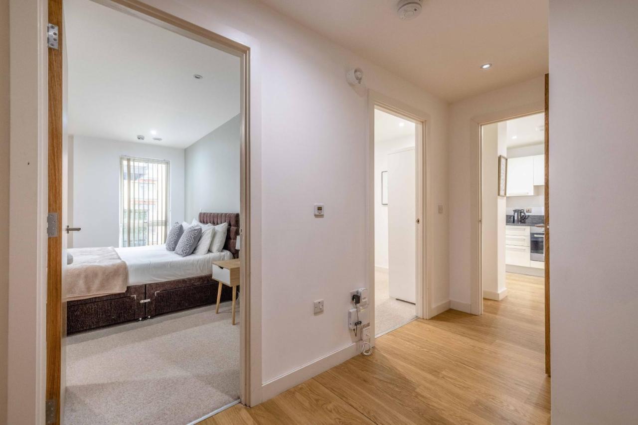 2 Bed At Station & Parking - London In 20 Mins Apartamento