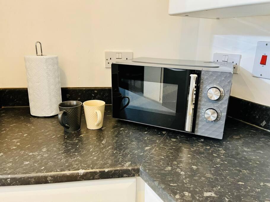 Bright & Spacious Flat - Perfect For Exploring London , & Windsor! *