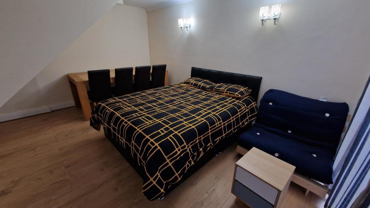 Snoozeden Chalvey, * Slough