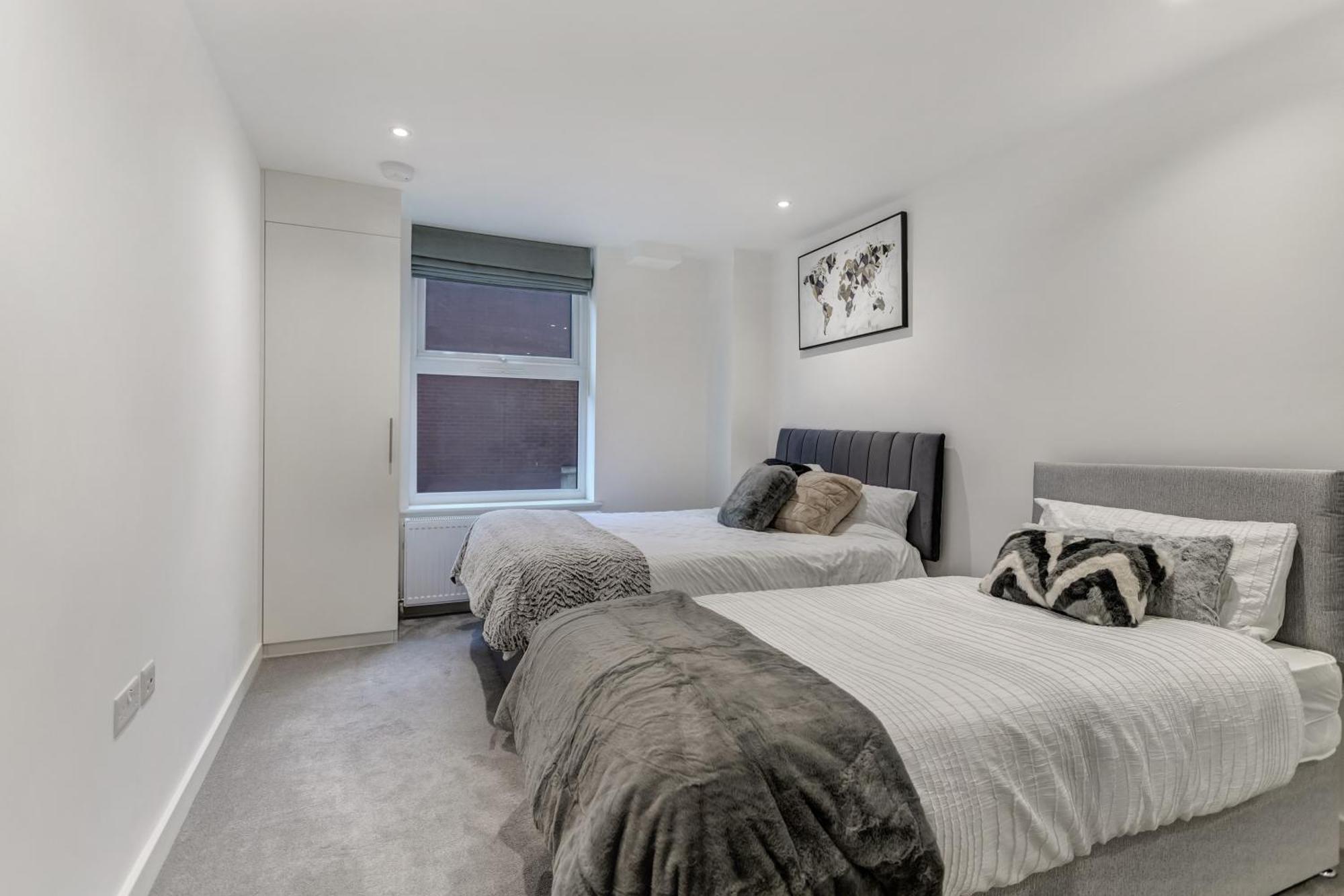 Apartment 1-bed In Sleeps 3! Slough