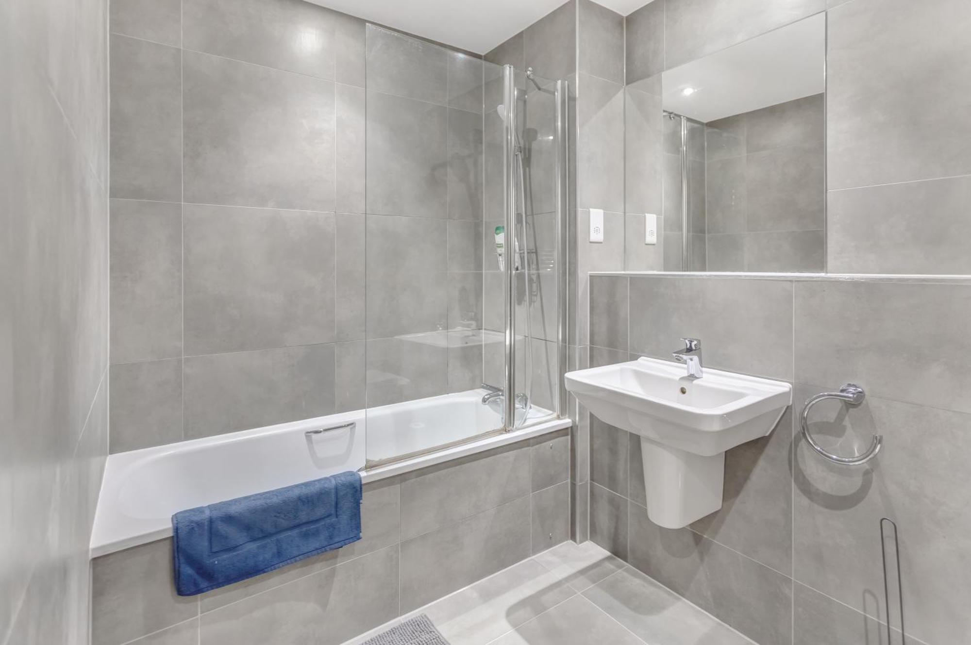 Apartment 1-bed In Sleeps 3! Slough
