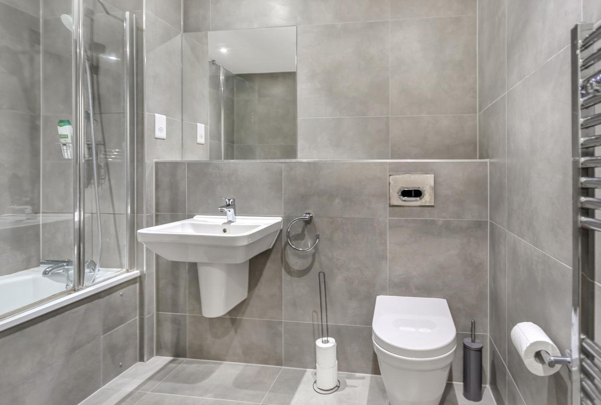 1-bed In Sleeps 3! Apartment