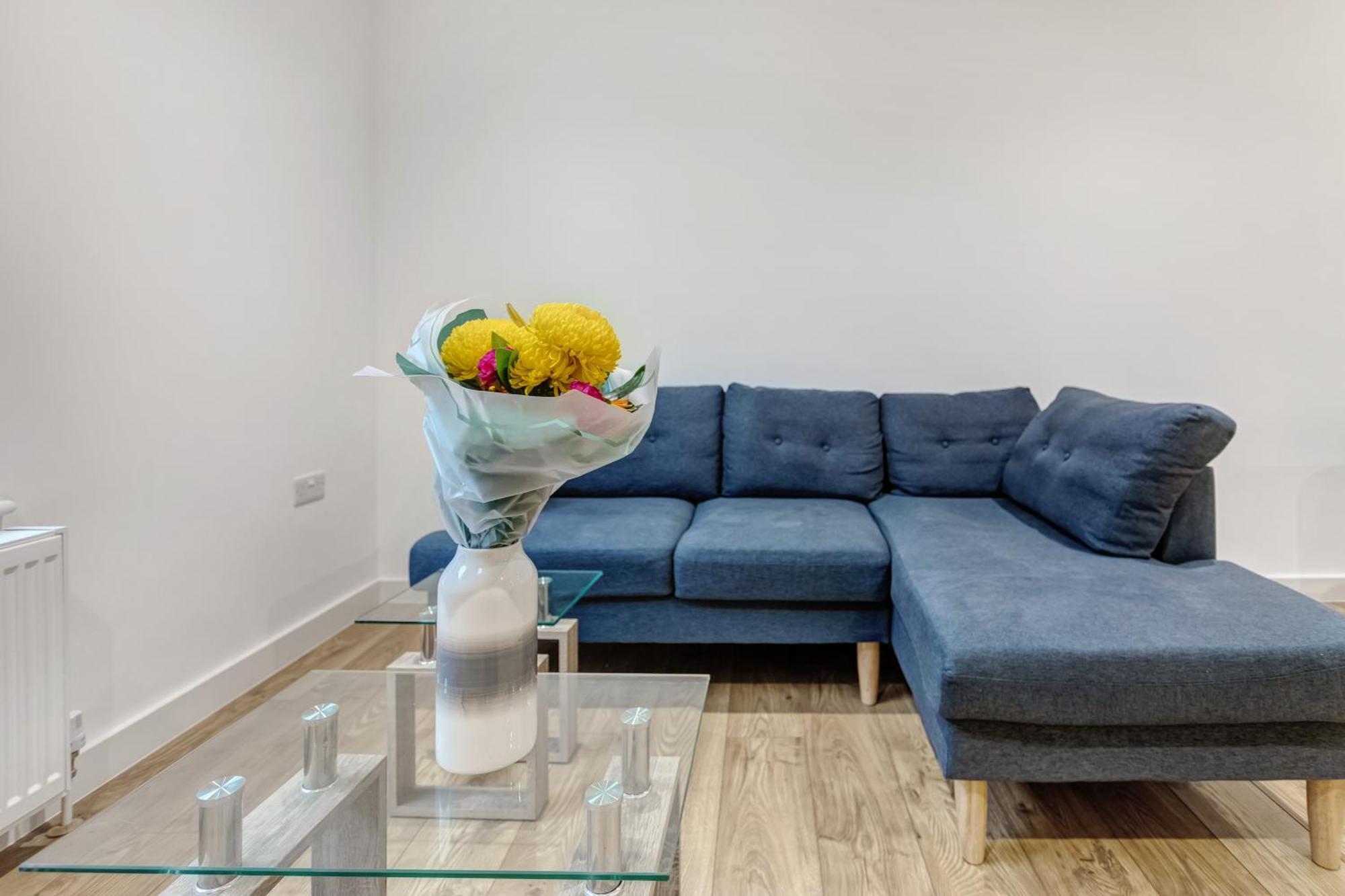 Apartment 1-bed In Sleeps 3! Slough