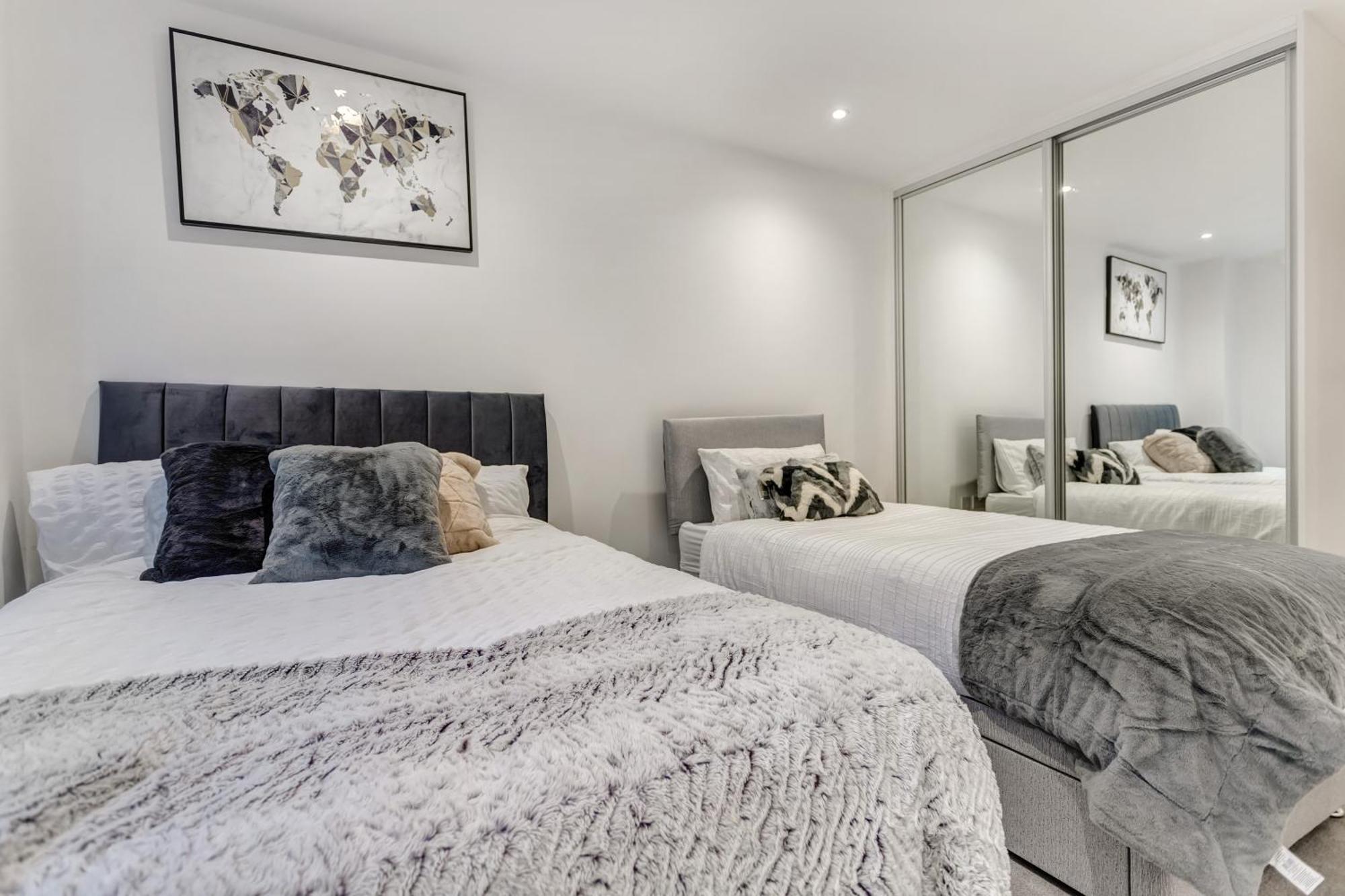 1-bed In Sleeps 3! Slough