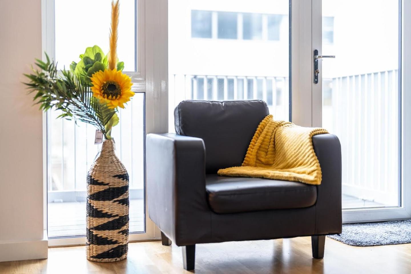 Very Modern 17min London Paddington, 8min Legoland Apartment Slough